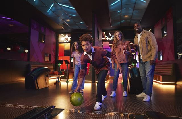  family bowling at hollywood bowl